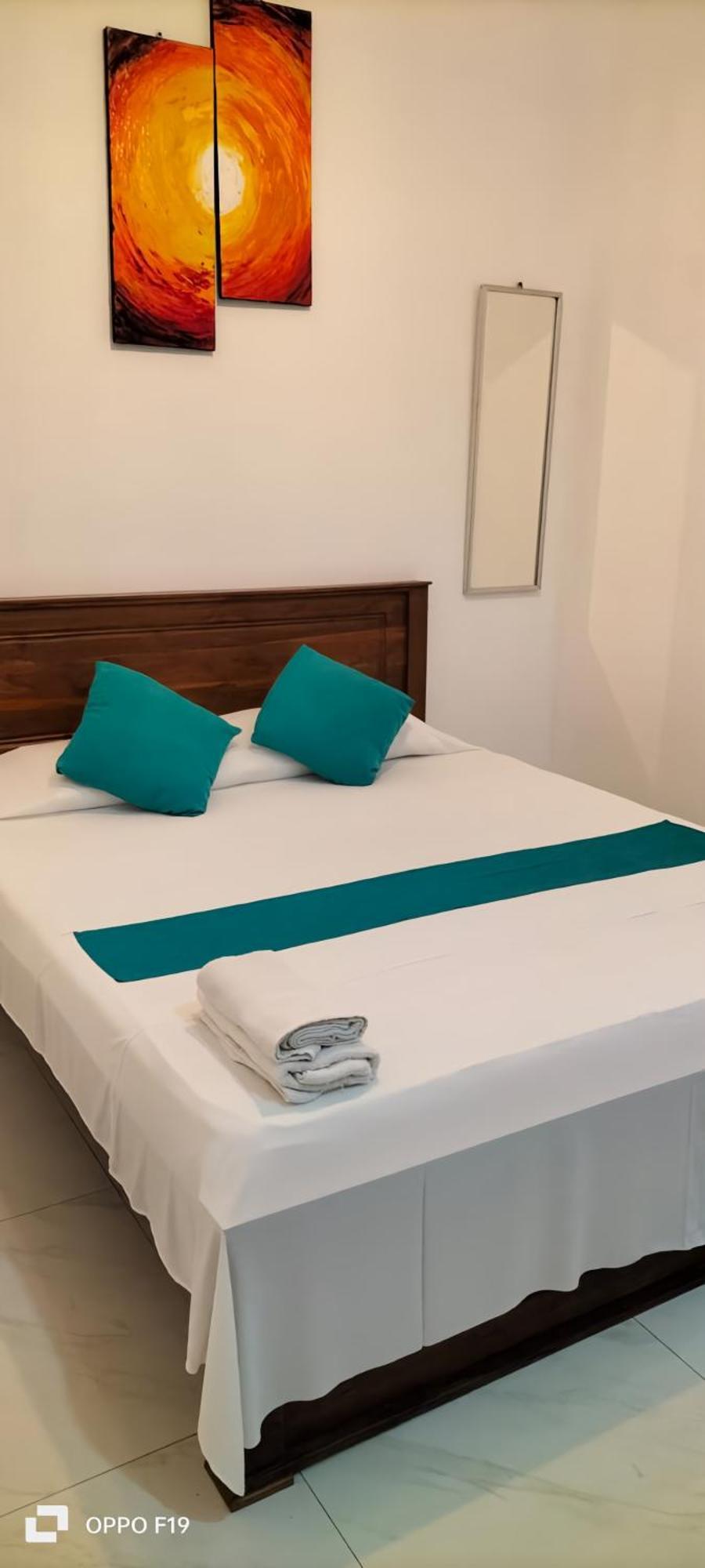 Ceylon Lodge - Airport Transit Hostel Негомбо Екстер'єр фото